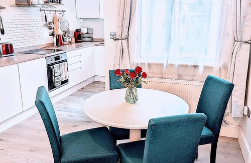 Chester House | Enjoy the Pause in the heart of Chester, 2bed, equipped, comfortable, w/parking