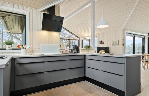 Krejbjerg House | Enjoy the peace and quiet and the lake view in this charming holiday home in an idyllic location.