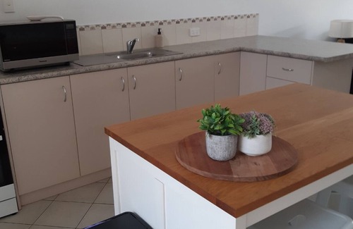 Collingwood Park Villa | Enjoy the serenity! Entire villa within walking distance of Middleton Beach.