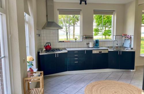 Oosterwolde House | Enjoy the space and countryside at Het Hofhuys