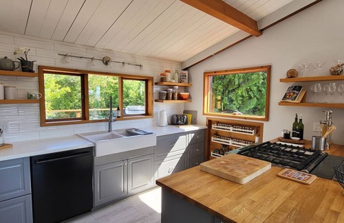 Ucluelet House | Enjoy the West Coast @ the Cedar Rock Home