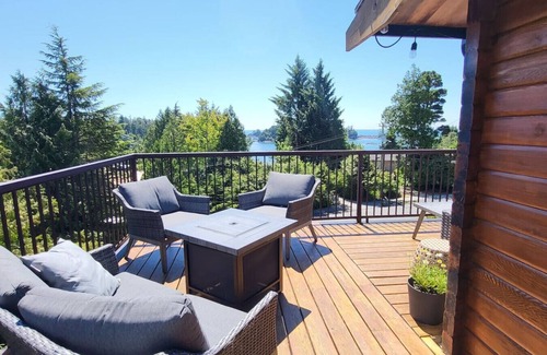 Ucluelet House | Enjoy the West Coast @ the Cedar Rock Home
