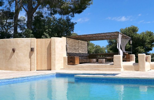 Segur de Calafell Villa | ENJOY THIS CHARMING OASIS CLOSE TO THE BEACH, BARCELONA AND SITGES. BIG POOL.