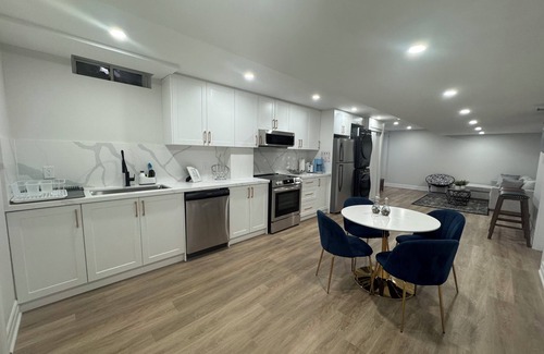 Ajax House | Enjoy This Cozy & Spacious Place in the Most Beautiful Neighbourhood. Love it!