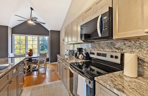 Edwards House | Enjoy this recently remodeled, pet friendly townhouse in Edwards, CO