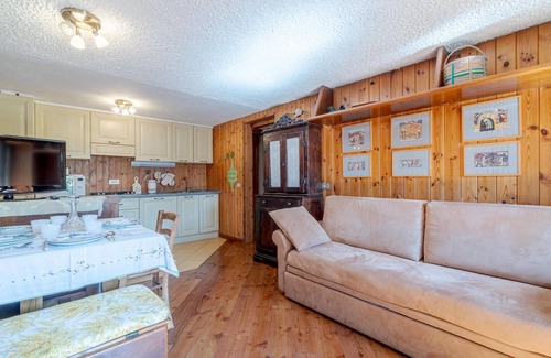 Saint-Nicolas Apartment | Enjoy this wellness oasis with a magnificent panoramic view of the mountains.