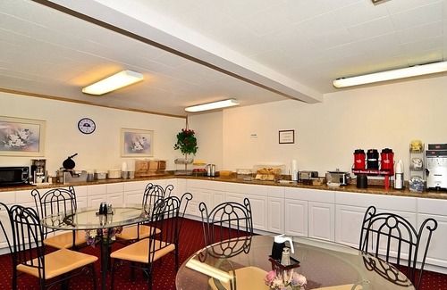 Ontario Hotel | Enjoy Vacation! Indoor Pool, Pets Allowed, Free Parking, Free Breakfast