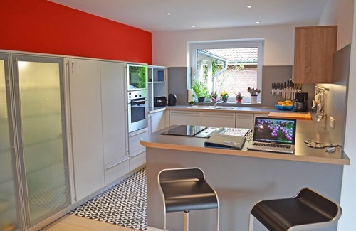 Ulsnis House | Enjoy your relaxing vacation in our ultra-modern bungalow "Schleiglanz" with high-quality furnishings and wood-burning stove, only 300 meters from the Schlei in a quiet location on the edge of the forest