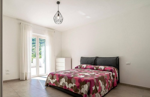 Farindola House | Enjoy your rest in this beautiful and modern vacation home in the middle of Farindola's nature.