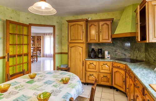 Andouque House | Enjoy your vacation in this inviting cottage with beautiful views of the countryside.