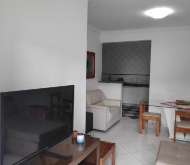 Jardim Ana Maria Apartment | Enseada- 400m Aquário. Apt espaçoso e aconchegante