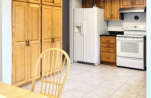 Ottawa Division House | Ensuite 10min from airport 15min to downtown