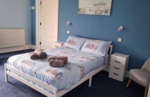 Cranleigh House | Ensuite Double Room with Countryside Views