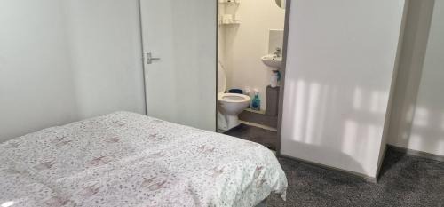 Little Holland House | Ensuite Room