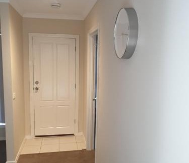 Werribee House | Ensuite room with Private Bath toilet CBD Airport