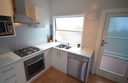 Burnt Pine Cottage | Ensuite Spa Bath/Massage Spa Shower, Heated Spa Pool, Sauna, Foxtel, Rental Car