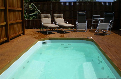 Burnt Pine Cottage | Ensuite Spa Bath/Massage Spa Shower, Heated Spa Pool, Sauna, Foxtel, Rental Car