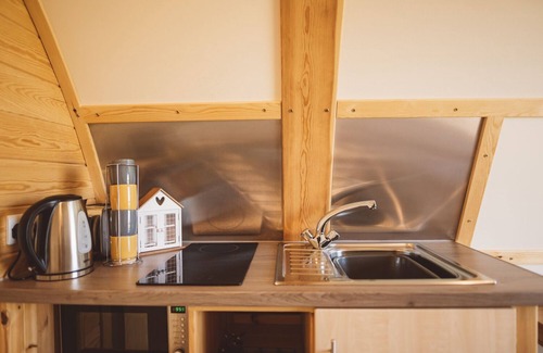 Tamworth Cabin | Ensuite Wooden Cabin With Hot Tub