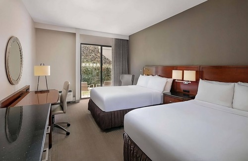 Executive Park Hotel | Ensuring a Very Comfortable & Memorable Stay! Pets Are Welcome, Parking, Pools!