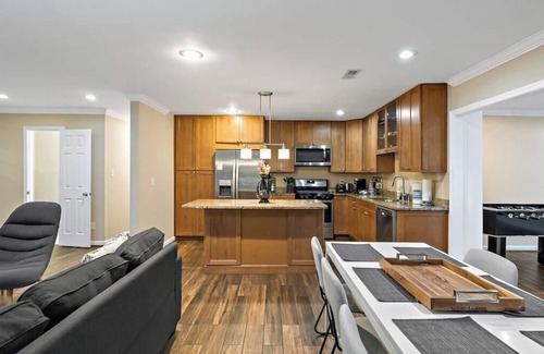 Springfield House | Entertaining | 5 Bedrooms | Luxury | DC Vibe