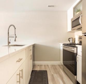 Fairfield Apartment | ENTIRE 2 BEDROOM APARTMENT DOWNTOWN - u1