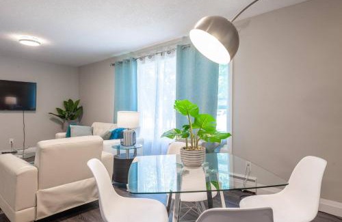 Waterloo Apartment | ENTIRE 2 BEDROOM APARTMENT UPTOWN WATERLOO - e2