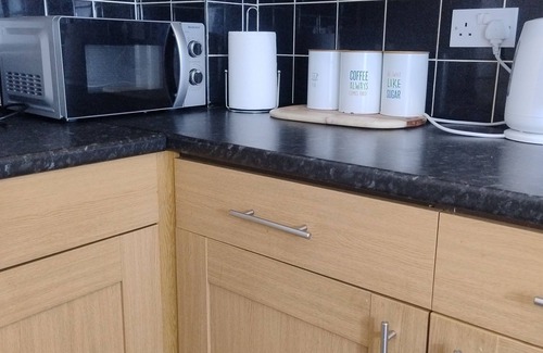 Holbrooks House | Entire 2 Bedroom House with Parking in Coventry, West Midlands
