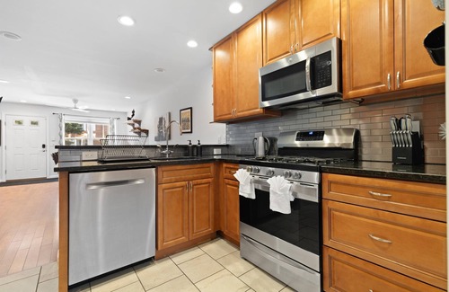 Potomac West House | Entire 2-BR Townhome, Mins from Del Ray & Old Town