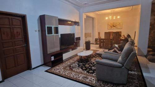 Dinoyo Villa | Entire 250m villa without other guests