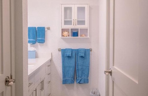 Nazareth Apartment | Entire 2nd Floor 2 BR Elysian - Tennis & Tides