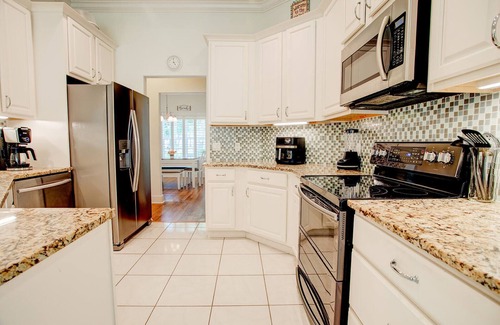 Fort Walton Beach - Destin House | Entire 3-bedroom home in Niceville, iconic bay view15 min from Destin beaches!