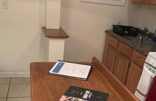 Mill River Apartment | Entire 6 Bedroom Home Sleeps 14 central New Haven!