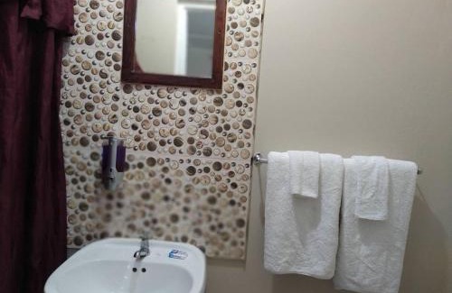 Discovery Bay Villa | Entire 6-Bedroom Villa Free parking with Fast Wifi