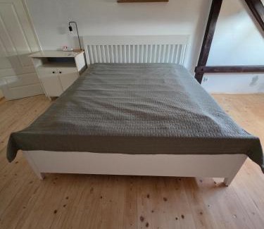 Sattledt Apartment | Entire apartment 10 min from train station