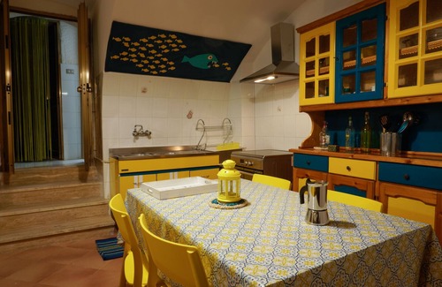 Municipio 4 Apartment | Entire Apartment | Free Wifi | Marine style furnishings