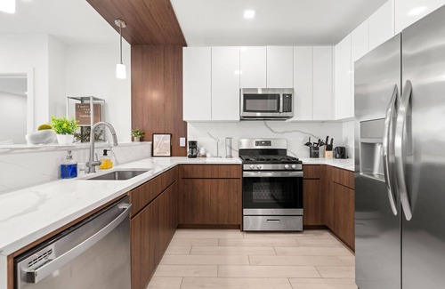 Central Business District Apartment | Entire Apt/2bd/bth/Ame Dream Mall/Nyc/EWR Airpt