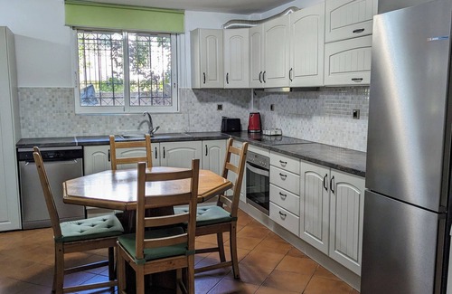 Vrilissia Apartment | Entire basement flat with garden