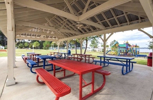 Flint Condo | Entire condo at a Beautiful Resort near Lake Palestine