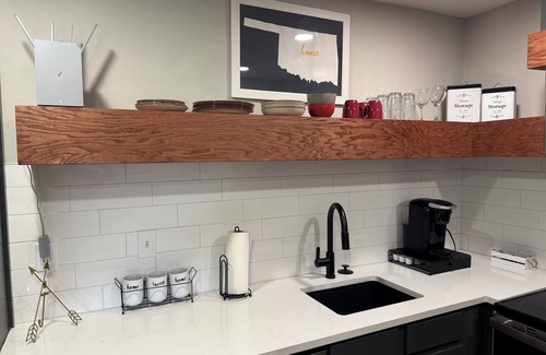 Oklahoma City Condo | Entire condo. Cozy 1BD/1BA in a gated complex in NW OKC by Kilpatrick Trnpk.