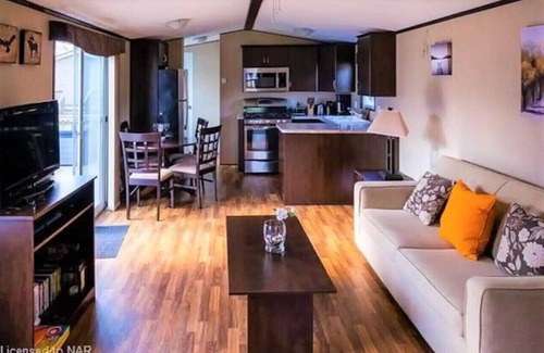 Niagara-on-the-Lake Cottage | ENTIRE Cottage 3-BDRM-PETS allowed