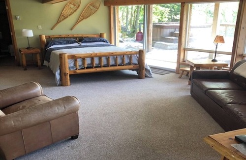 Gravenhurst Cottage | Entire Cottage on Waterfront - South Lake Muskoka
