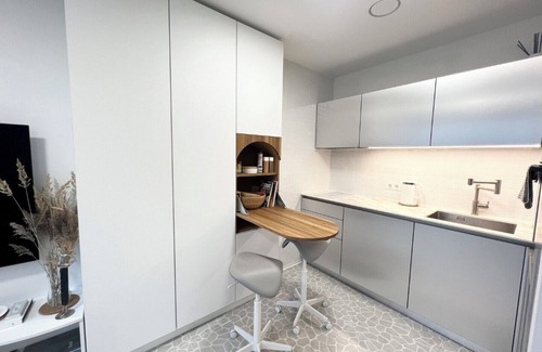 Uzupis Apartment | Entire Green Studio 10 min walk to Old Town