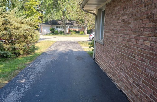 Northbrook House | Entire home, close to highway, serene neighborhood