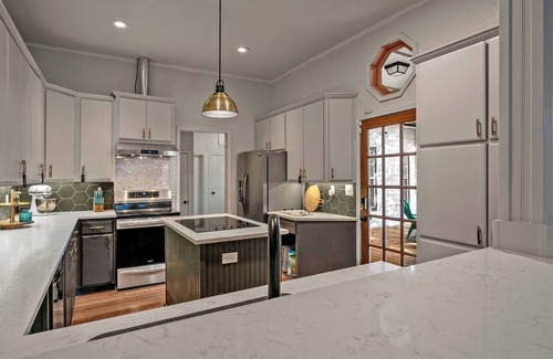 Mead House | Entire Home! Fantastic Kitchen! 3 Full Baths