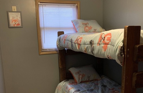 Cherokee House | Entire Home for Your Stay: 3bdrm, 2 Full Baths, Wifi, Full Kitchen, Washer/Dryer