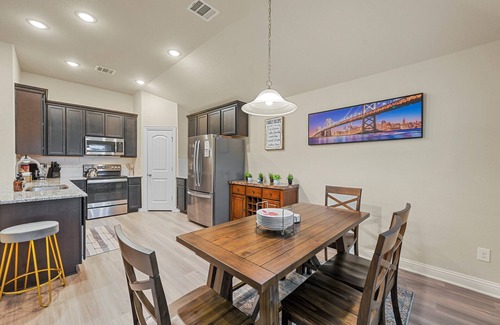 Denton House | Entire Home in Denton, Texas. Centrally Located! Luxurious Home Away from Home!