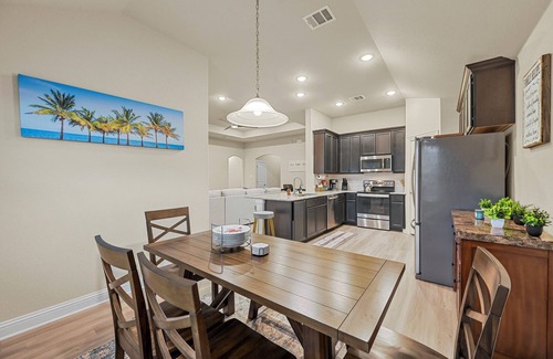 Denton House | Entire Home in Denton, Texas. Centrally Located! Luxurious Home Away from Home!