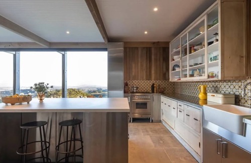 Coopers Shoot House | Entire home in the lush Hinterland of Byron Bay with panoramic coastal and hinterland view