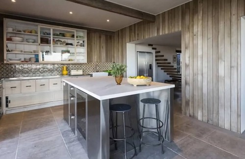 Coopers Shoot House | Entire home in the lush Hinterland of Byron Bay with panoramic coastal and hinterland view