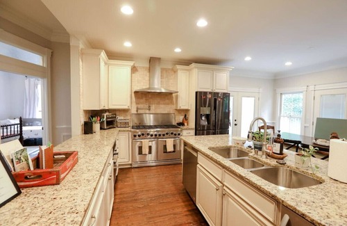 Summerville Historic District House | Entire Home l Chick Inn on Main